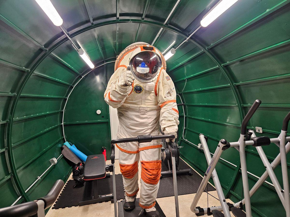 Mars habitat airlock